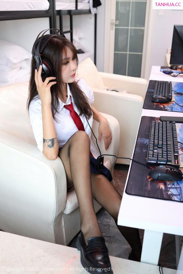 SOLO-尹菲  [XiuRen]高清写真图 2020.08.19 No.2461 Emily顾奈奈第12张图片